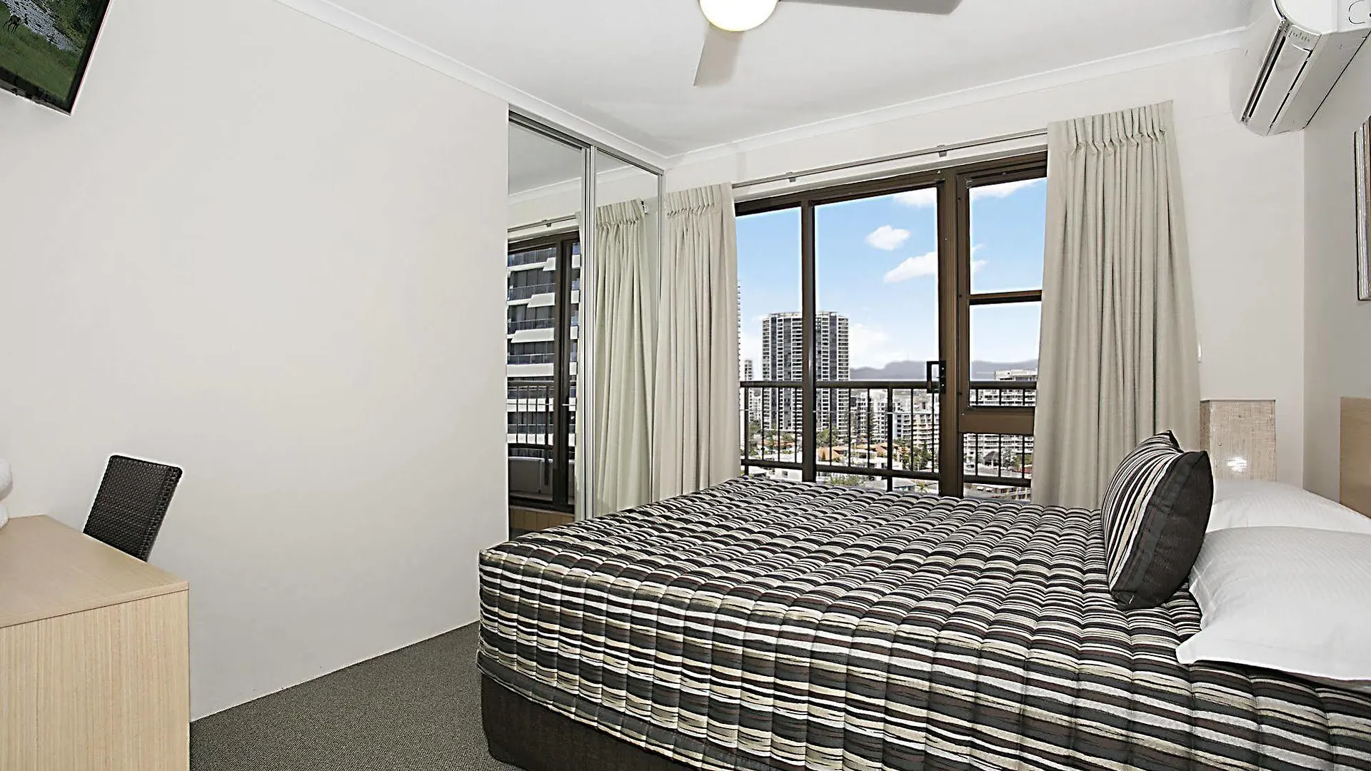 Voyager Resort Gold Coast 4*,